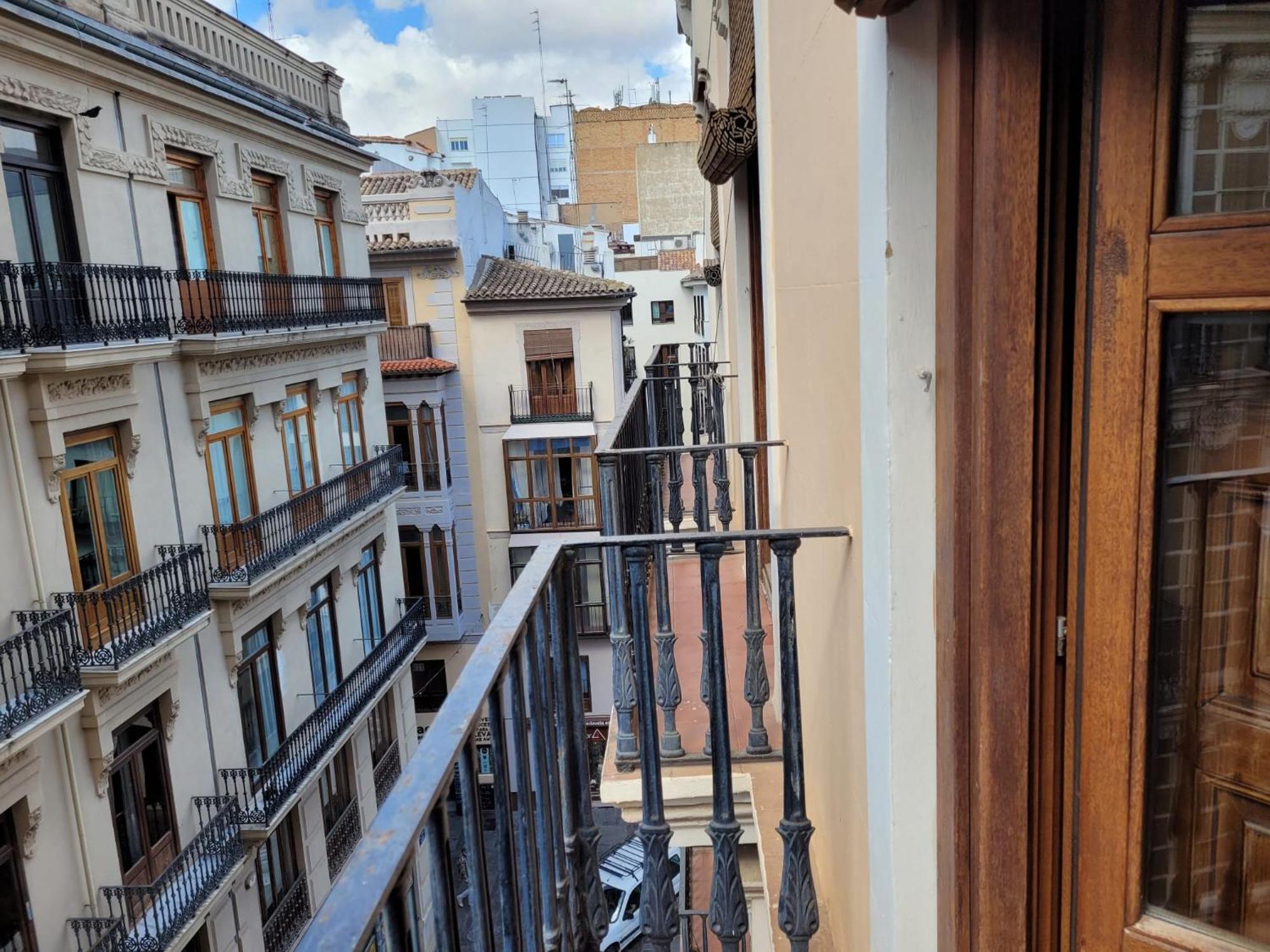 Living Valencia Apartments - Merced Zewnętrze zdjęcie