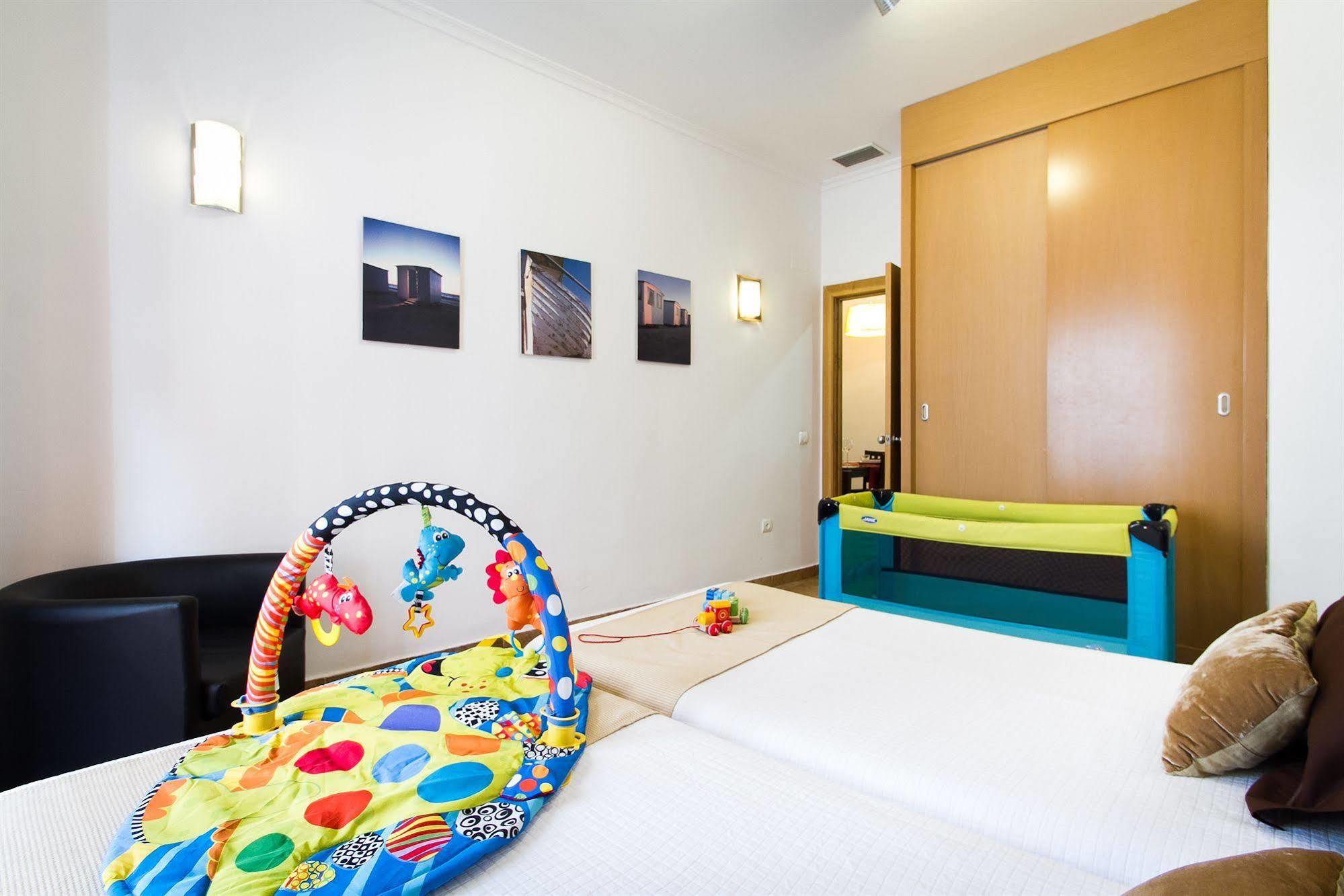 Living Valencia Apartments - Merced Zewnętrze zdjęcie