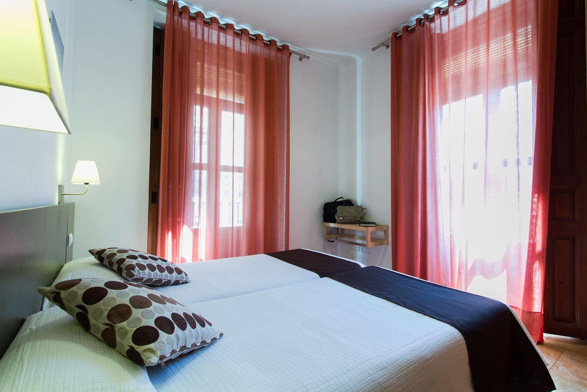 Living Valencia Apartments - Merced Zewnętrze zdjęcie